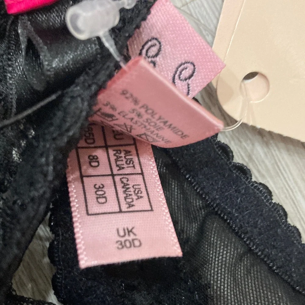 Agent Provocateur Black and Pink Lace Maddy Bra - Picture 5 of 7